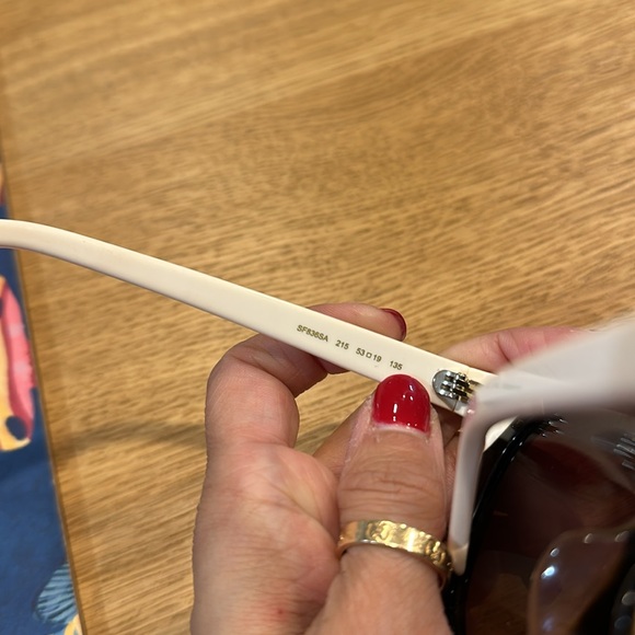 Ferragamo sunglasses - Picture 2 of 5